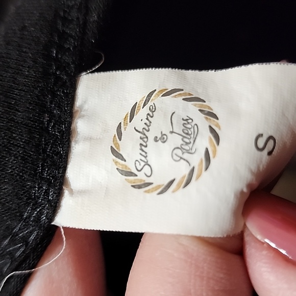 ⚘️Sunshine & Rodeos Top - Picture 6 of 7